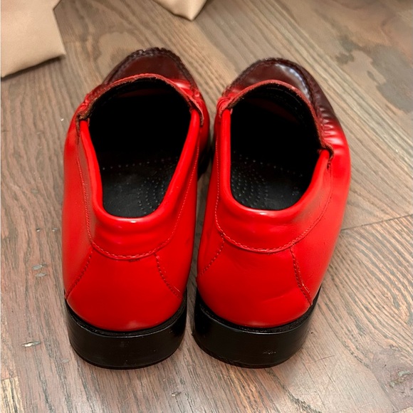 G.H Bass & Co Women Ombré Red Loafers - Picture 3 of 4